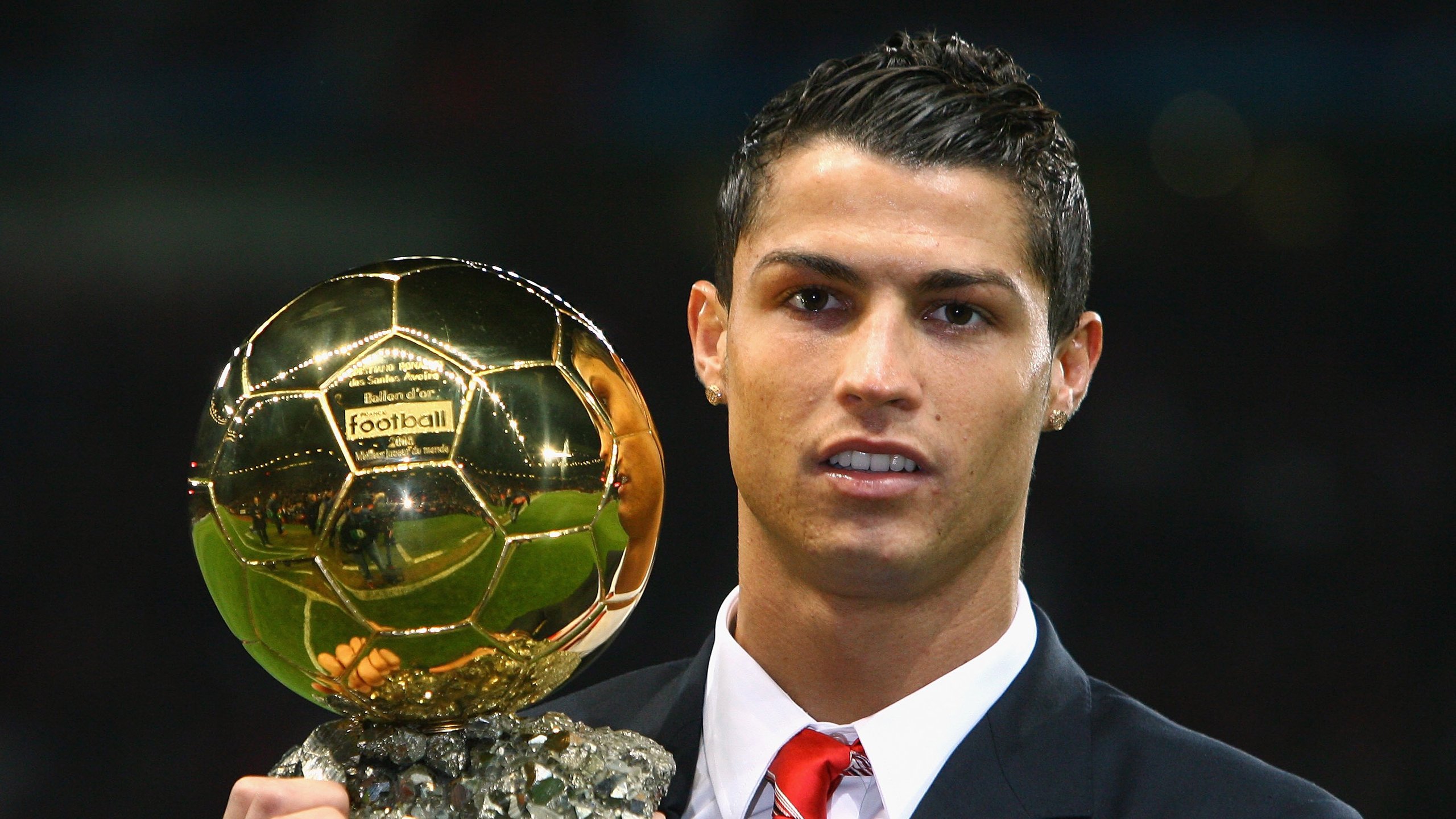 福特的球场智慧和全局把控让全黑队的攻防更加有序，福特中心球场