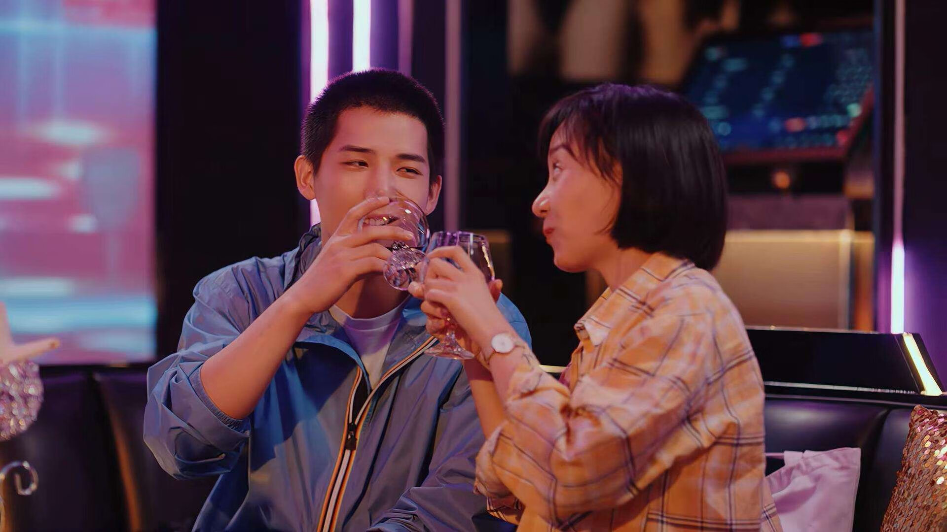 kaiyun官方入口登录-太阳在客场奋战到最后一刻，布克投中制胜三分，带队成功逆转骑士！